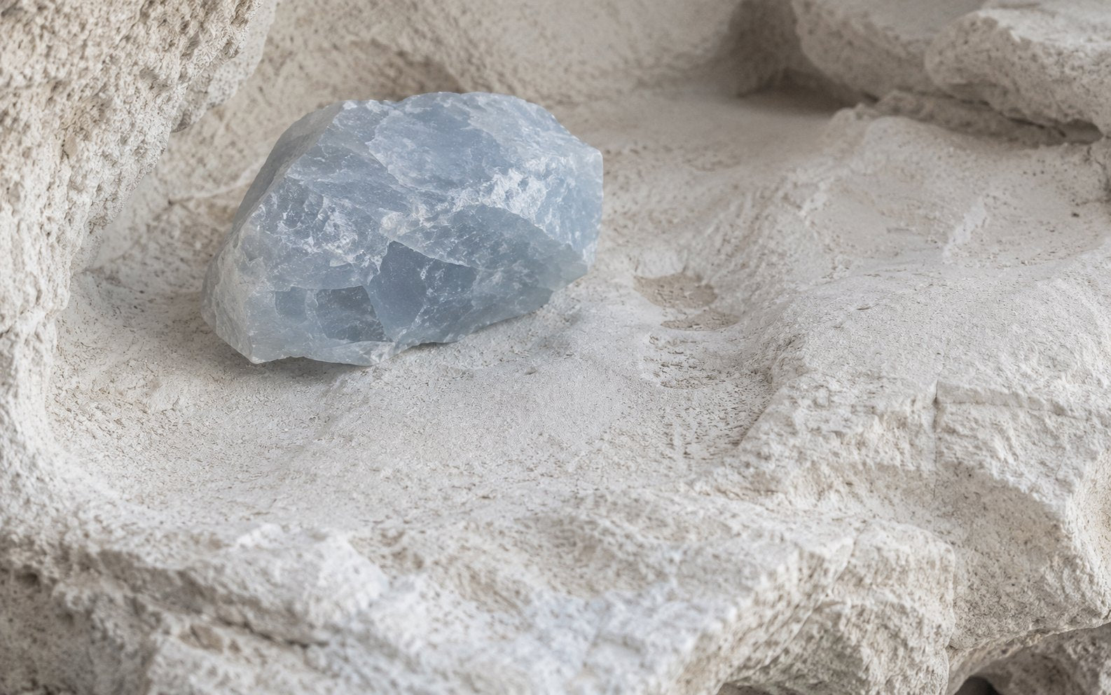 Blue Calcite stone image for the L&H Atelier Stone Library jewelry guide