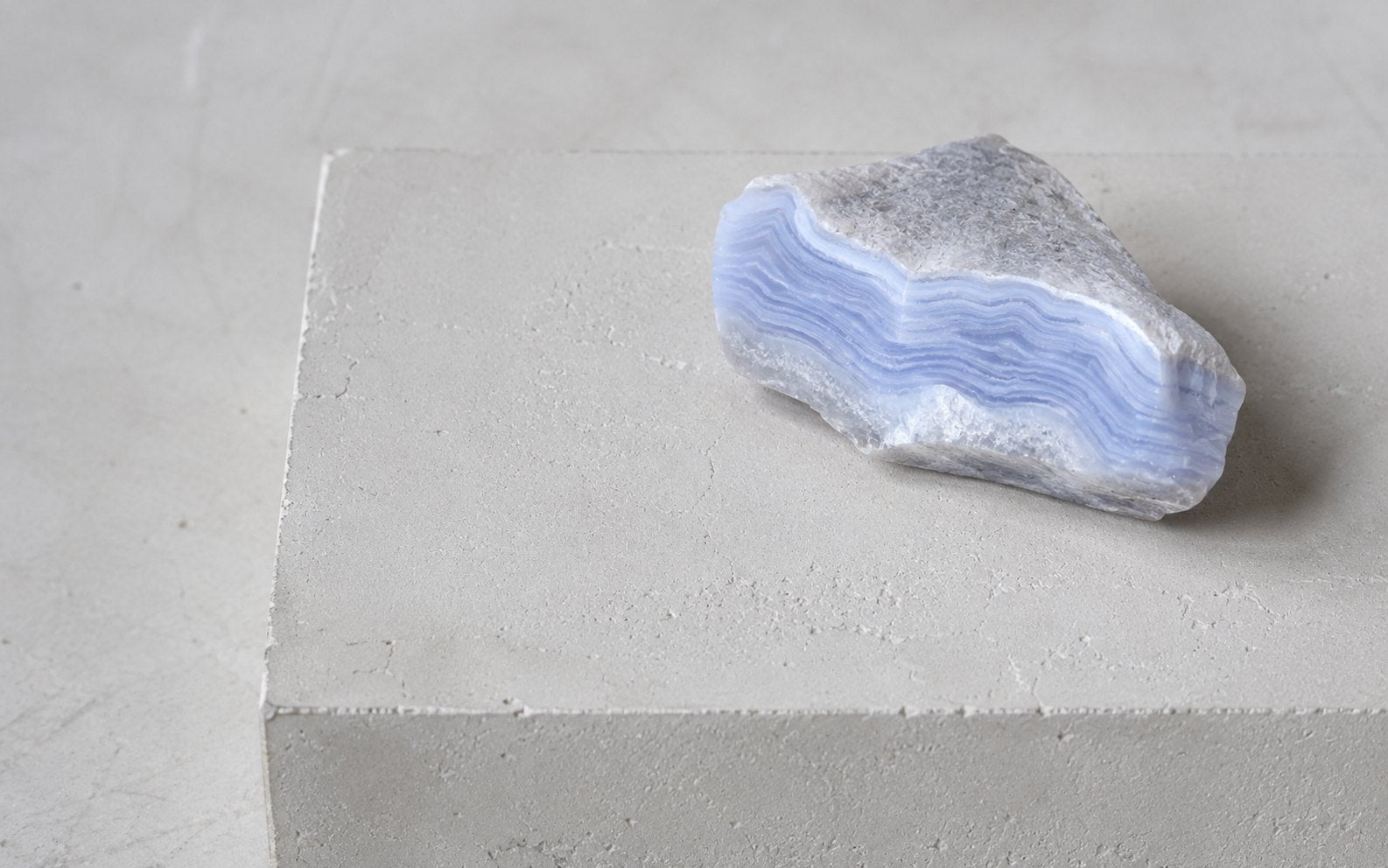 Blue Lace Agate stone image for the L&H Atelier Stone Library jewelry guide