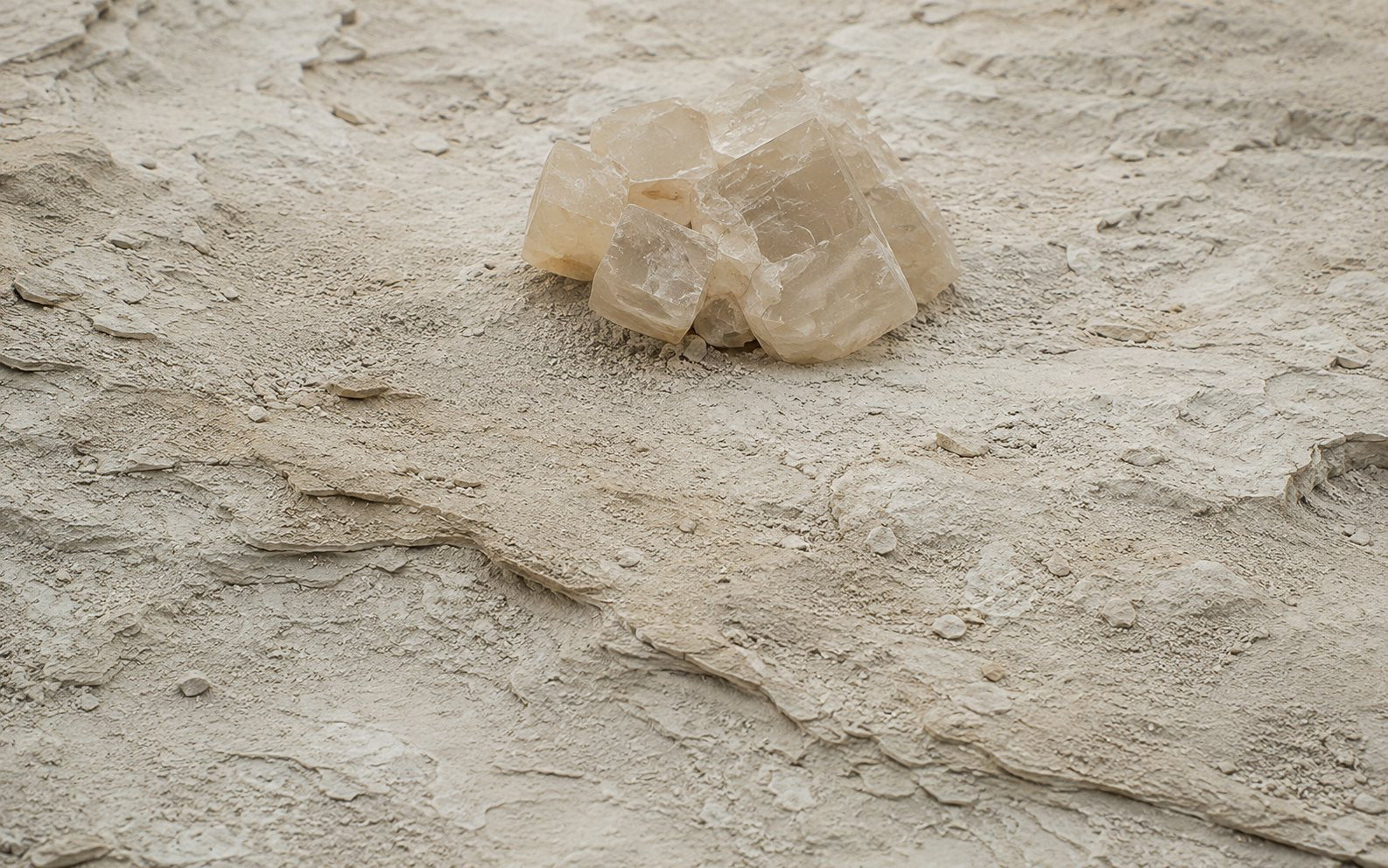 Calcite stone image for the L&H Atelier Stone Library jewelry guide