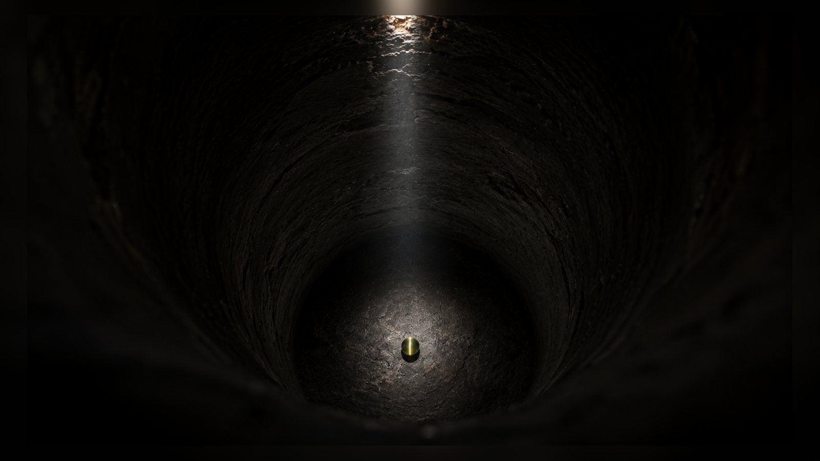 Cat's Eye Chrysoberyl raw stone editorial image for the L&H Atelier Stone Library