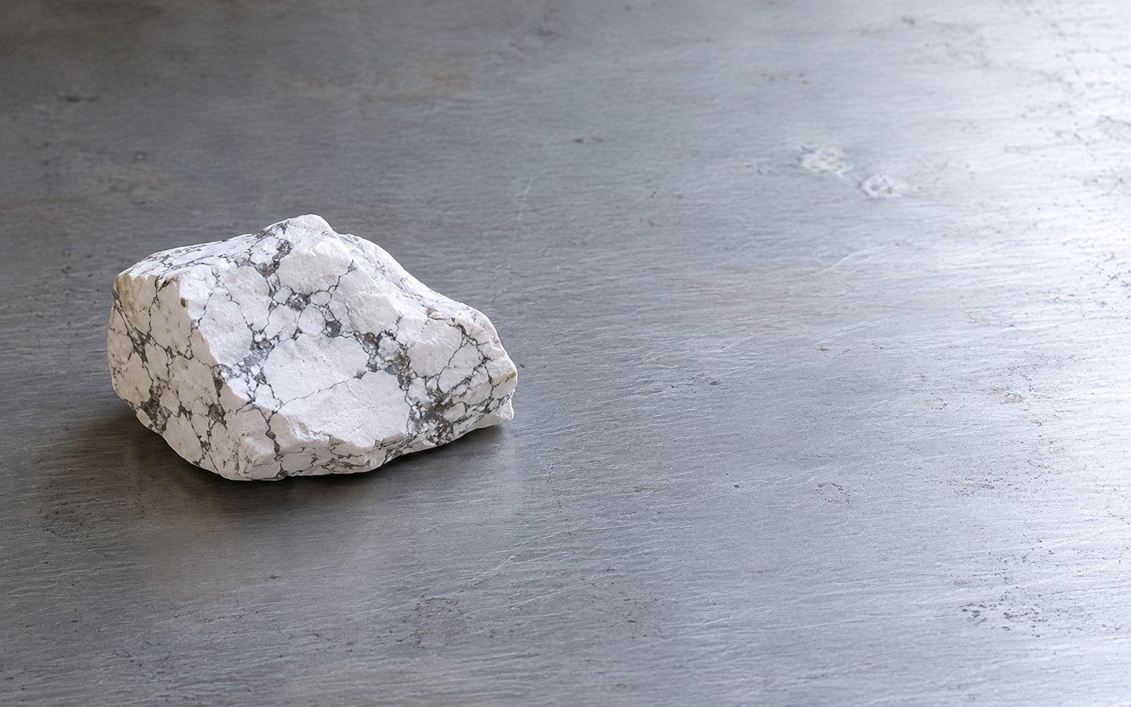 Howlite stone image for the L&H Atelier Stone Library jewelry guide