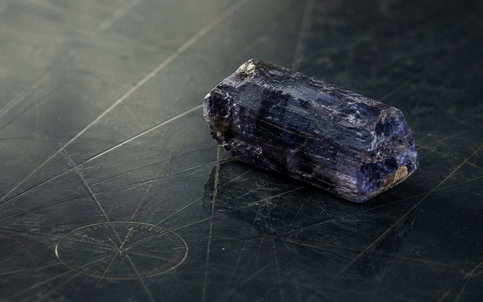 Iolite stone image for the L&H Atelier Stone Library jewelry guide