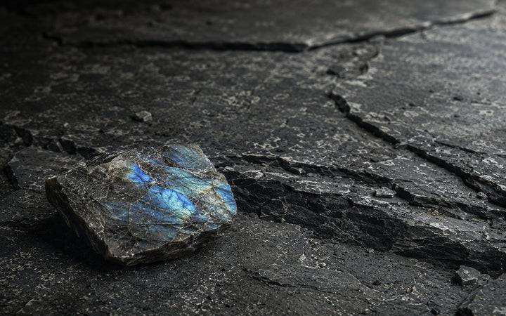 Labradorite stone image for the L&H Atelier Stone Library jewelry guide