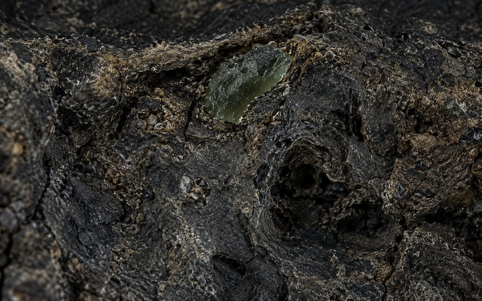 Moldavite stone image for the L&H Atelier Stone Library jewelry guide