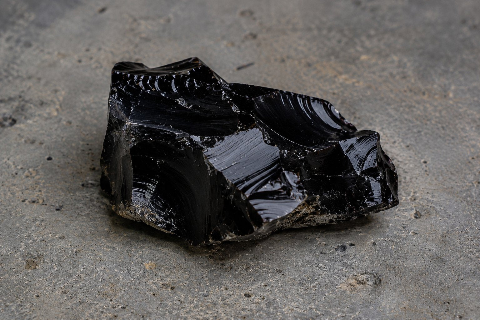 Obsidian stone image for the L&H Atelier Stone Library jewelry guide