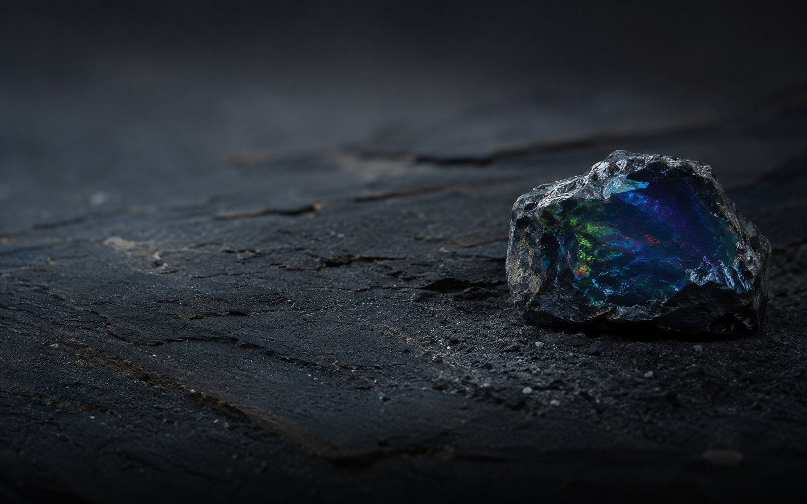 Opal stone image for the L&H Atelier Stone Library jewelry guide