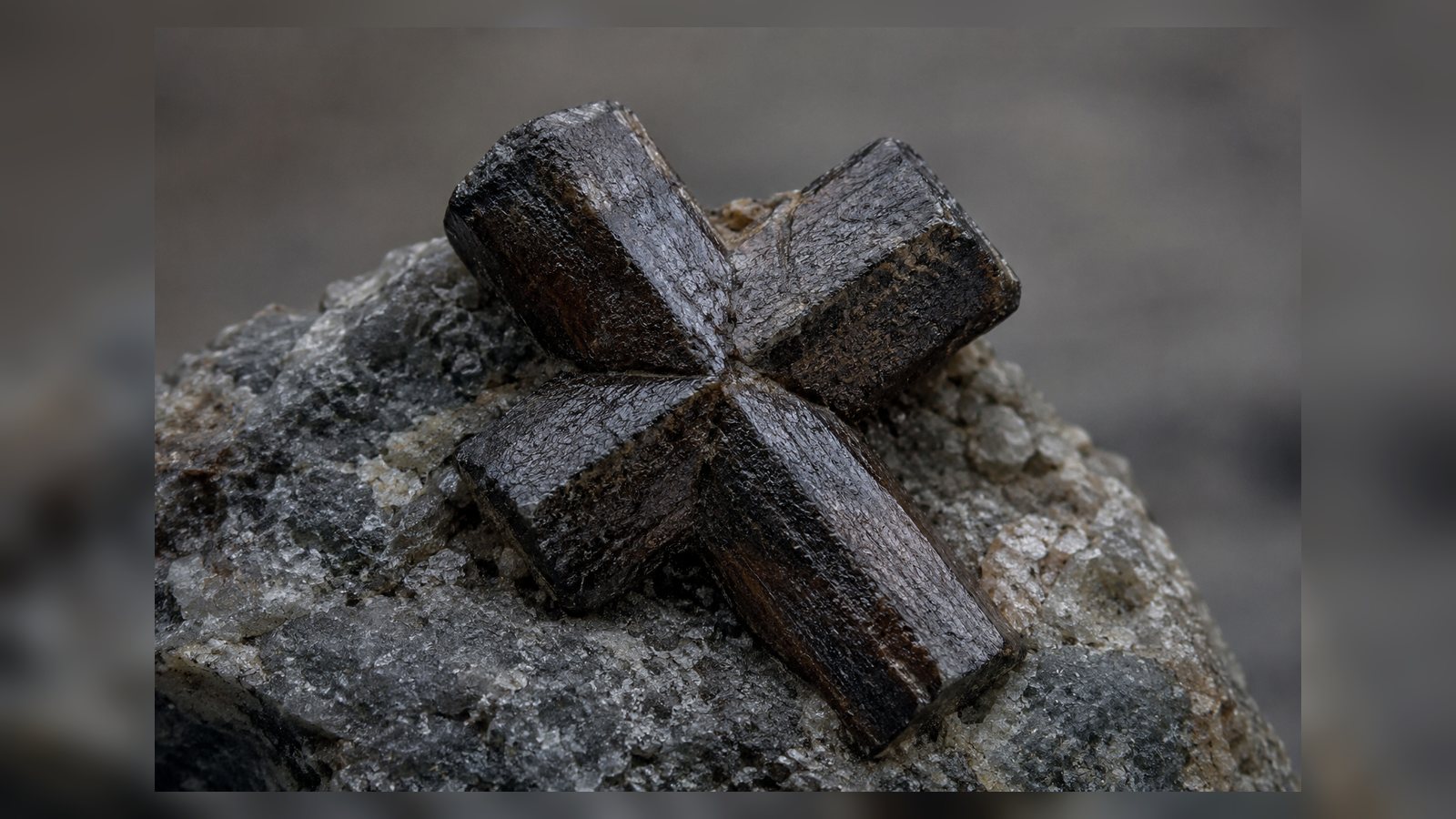 Staurolite raw stone editorial image for the L&H Atelier Stone Library