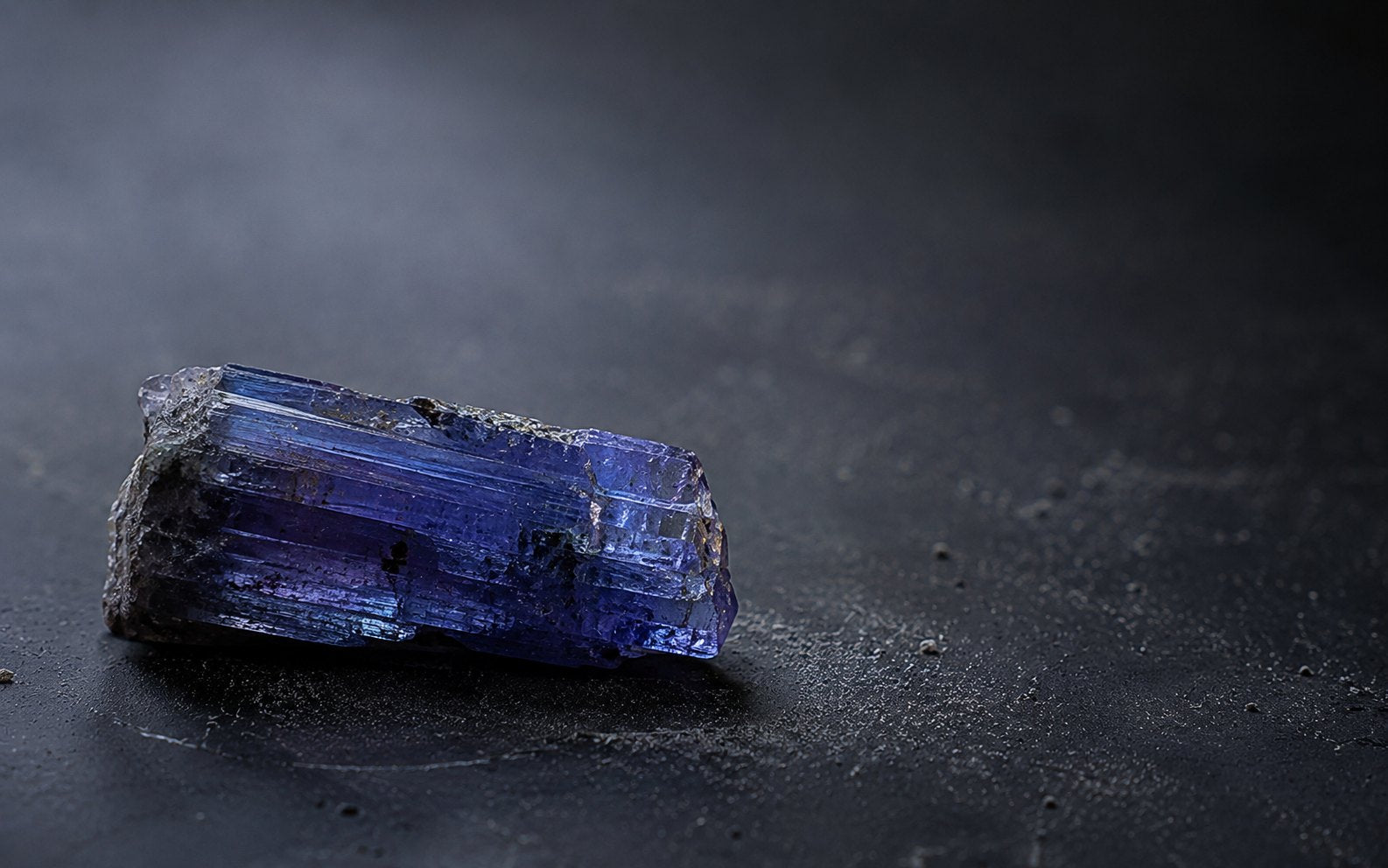 Tanzanite stone image for the L&H Atelier Stone Library jewelry guide