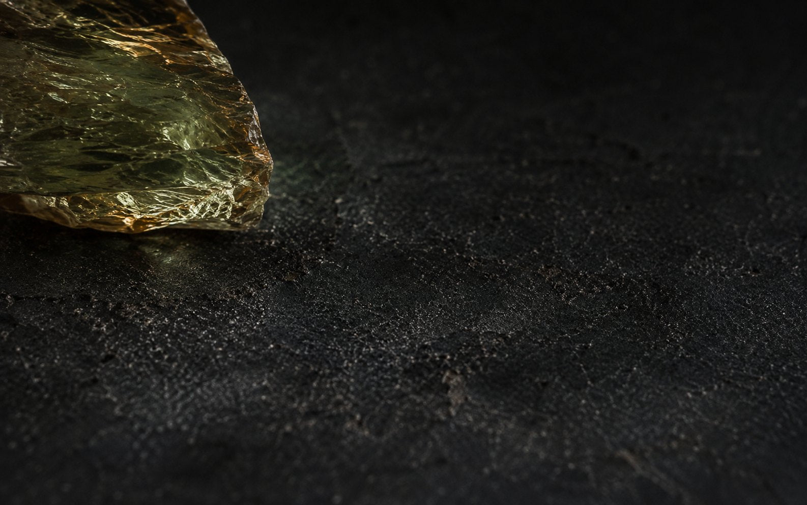 Zultanite stone image for the L&H Atelier Stone Library jewelry guide