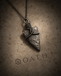 Oath sembolik kolye editorial ürün fotoğrafı
